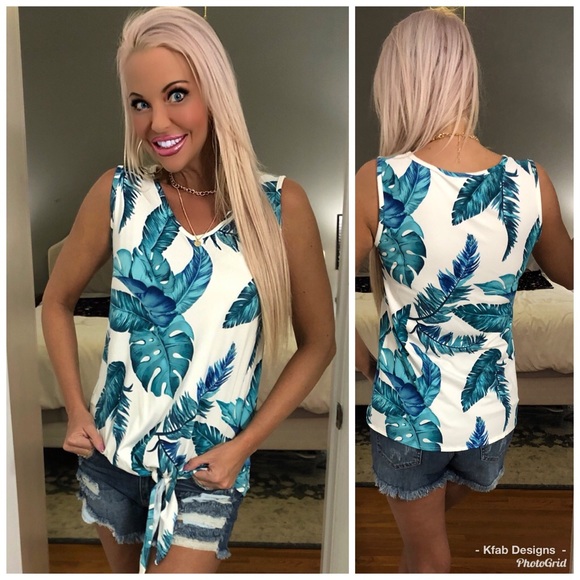 Tops - 🏝LAST 1! Tropical Print V Neck Front Tie Top!